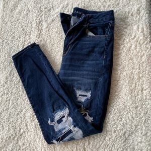 American eagle distressed jeans size 10 SHORT. EUC!